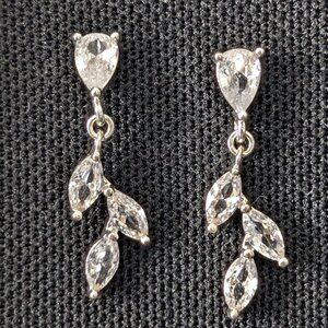 Bridesmaids Dainty Leaf Earrings - Stud Drops